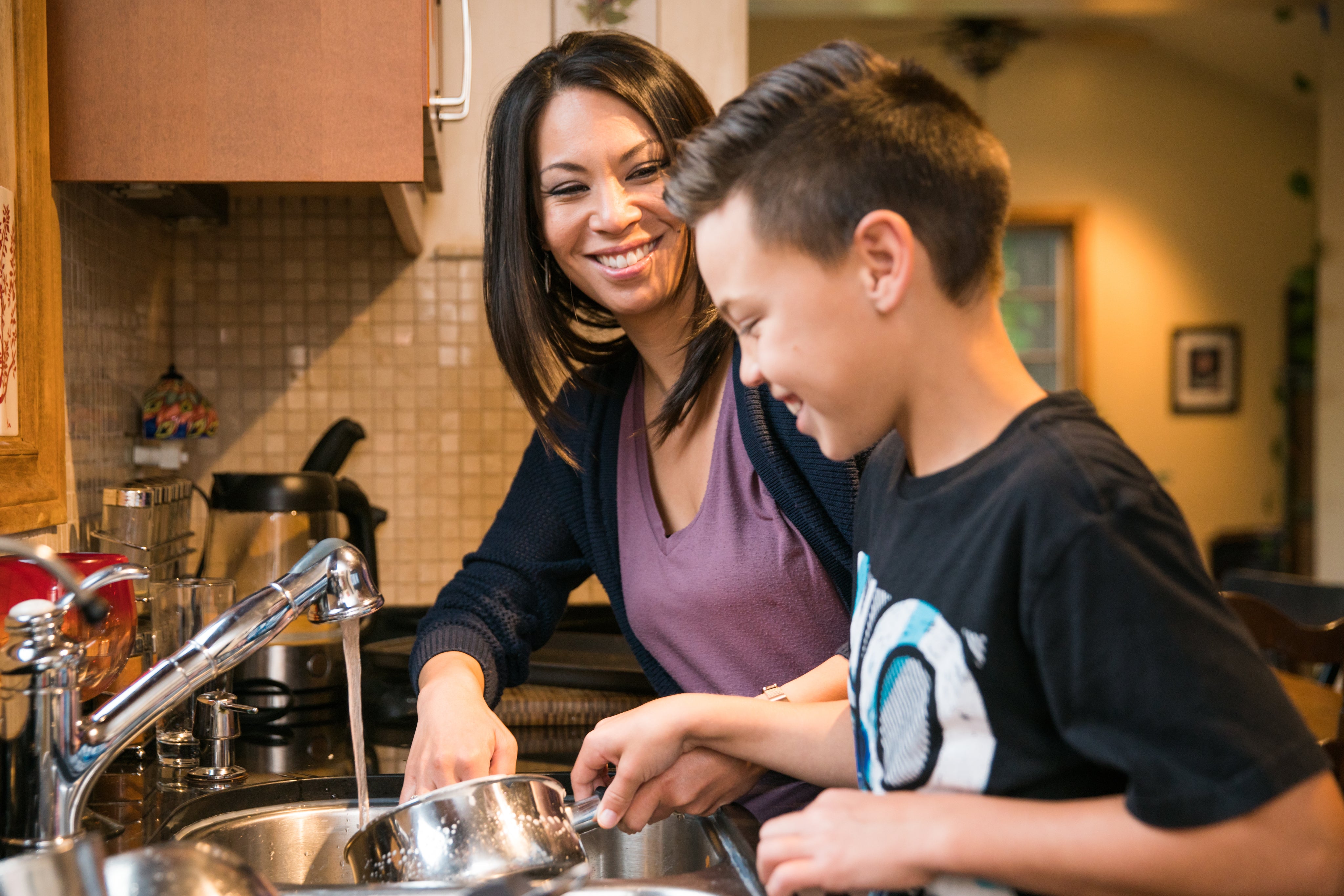 files/mother-and-son-washing-dishes.jpg